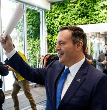 Sąd Apelacyjny w Albercie orzekł, że Trudeau podatek od emisji dwutlenku węgla (Carbon Tax) jest UNCONSTITUTIONAL