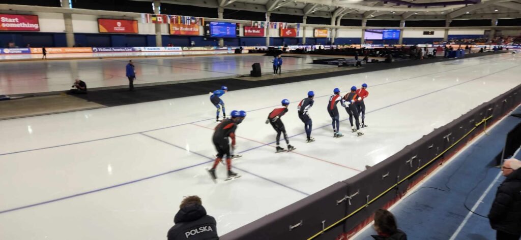Polscy lyżwiarze opuszczaja Calgary po Mistrzostwach Świata ICU. 13