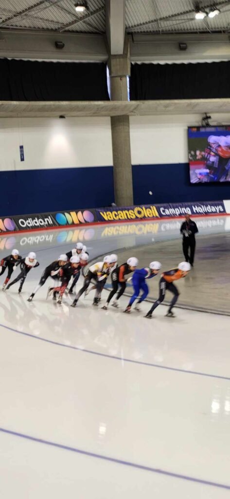 Polscy lyżwiarze opuszczaja Calgary po Mistrzostwach Świata ICU. 8