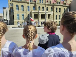 4 Maja, podniesienie flagi Polskiej przed city hall w Calgary.