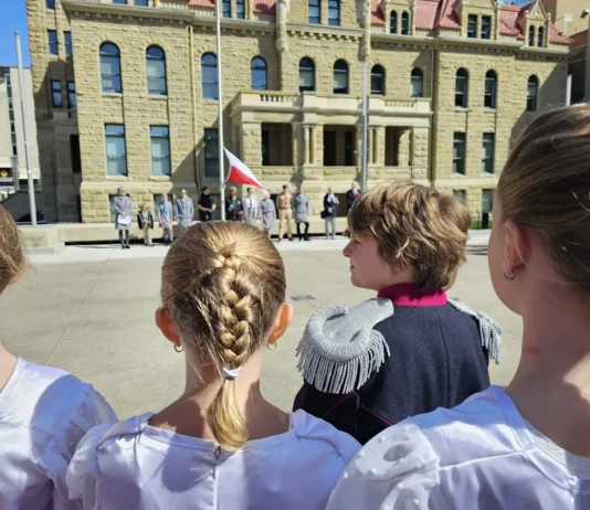 4 Maja, podniesienie flagi Polskiej przed city hall w Calgary.