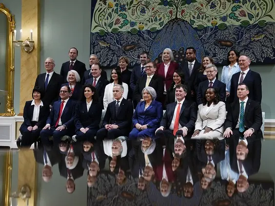 To kluczowe wybory w Kanadzie, za 8 dni WSZYSTKO się zmieni. 1 Mark Carney ma w swoim gabinecie 20 z 23 członków gabinetu Justina Trudeau.
