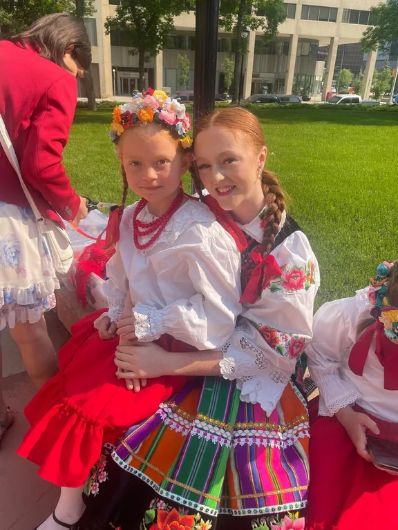 Polska flaga dumnie powiewa w Calgary, Polish - Canadian Heritage Day 2025 4 Polska flaga dumnie powiewa w Calgary, Polish - Canadian Heritage Day 2025 4