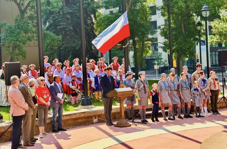 Polska flaga dumnie powiewa w Calgary, Polish - Canadian Heritage Day 2025