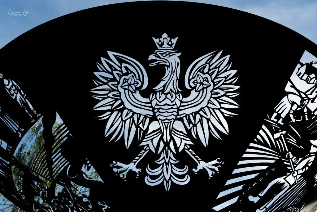 Pomnik 100-lecia Osadnictwa Polskiego w Albercie na terenie parlamentu Alberty. 7 Pomnik 100-lecia Osadnictwa Polskiego w Albercie na terenie parlamentu Alberty. 7