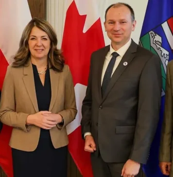 Spotkanie Premier Smith z polskim ambasadorem Witoldem Dzielskim.
