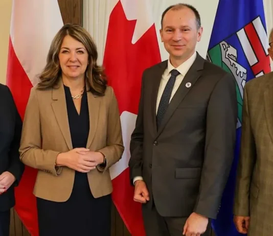 Spotkanie Premier Smith z polskim ambasadorem Witoldem Dzielskim.