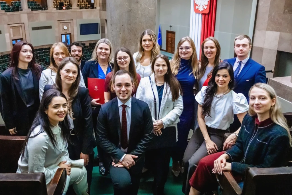 Monika Kardyś z Calgary została członkiem Młodzieżowej Rady Polonii przy Marszałku Senatu RP. 4