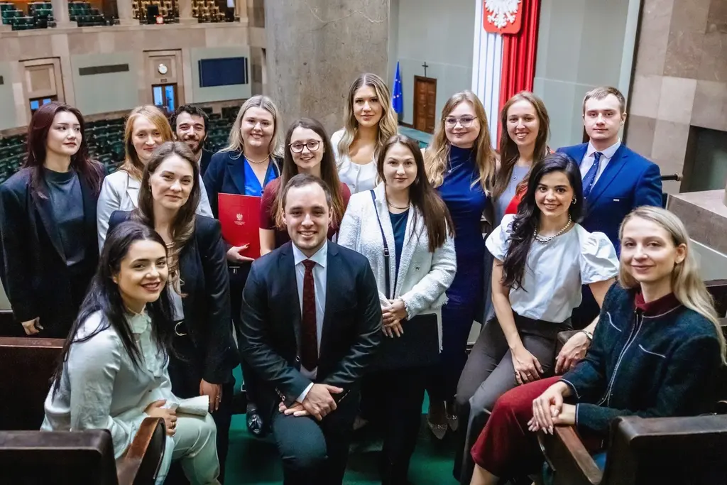 Monika Kardyś z Calgary została członkiem Młodzieżowej Rady Polonii przy Marszałku Senatu RP. 1 Monika Kardyś z Calgary została członkiem Młodzieżowej Rady Polonii przy Marszałku Senatu RP. 1