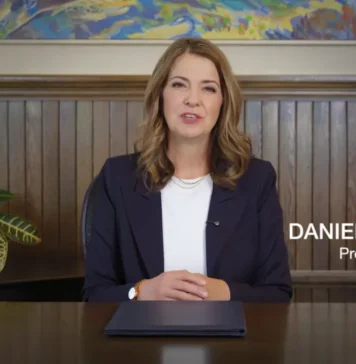 Premier Danielle Smith ogłasza ogłosiła referendum, które odbędzie się 19 października 2026 r.