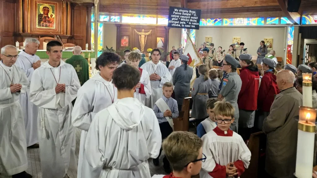 Pełni radości i nadziei rozpoczęliśmy nowy rok szkolny. 10