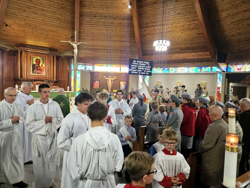 Pełni radości i nadziei rozpoczęliśmy nowy rok szkolny. 4